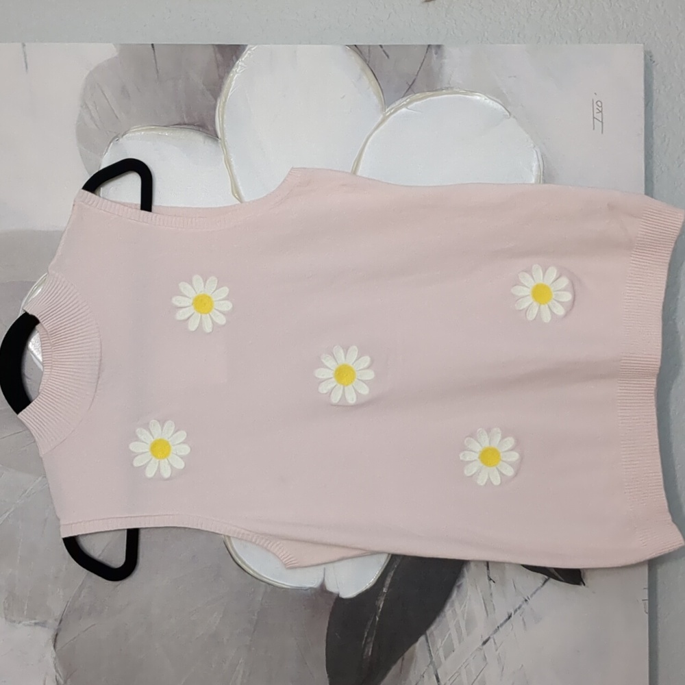 Ontwelfth Soft Embroidered Daisy Light Weight Sleeveless Sweater Large Nwt ❤️